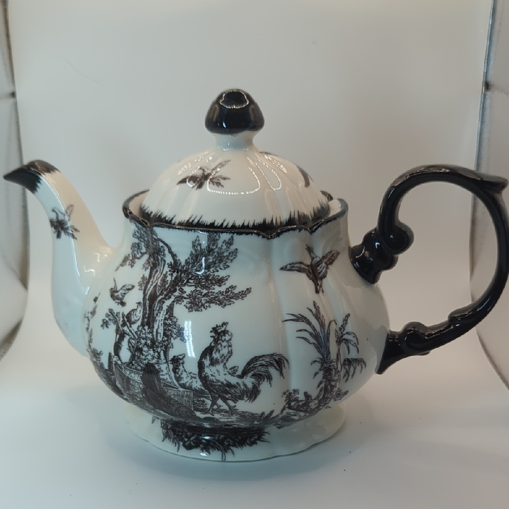Vintage Rooster Collections Teapot